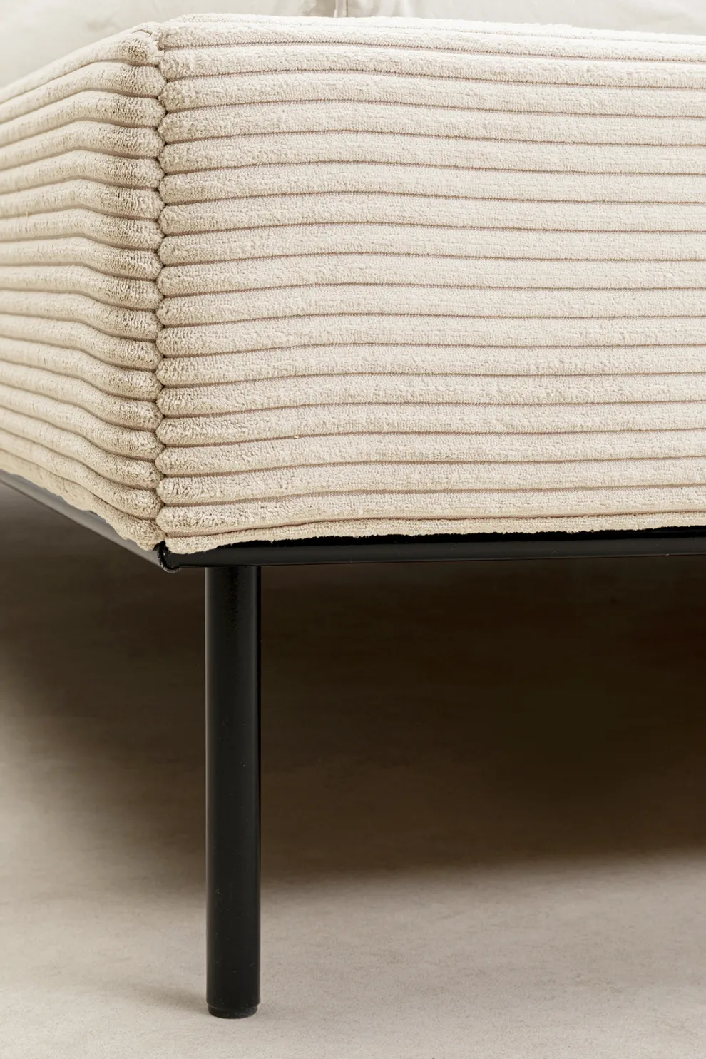 Bed East Side Cord Creme 180x200cm