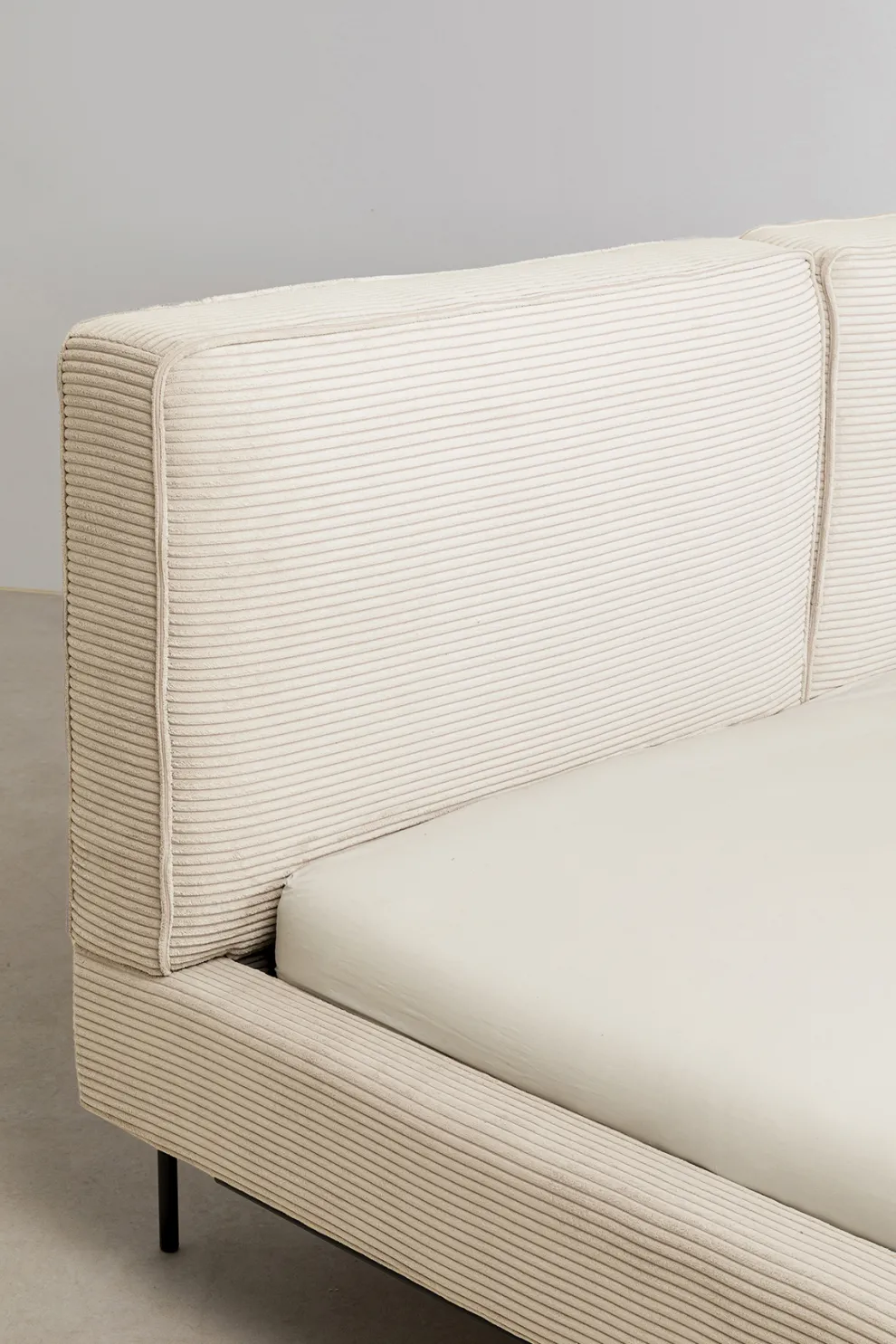 Bed East Side Cord Creme 160x200cm